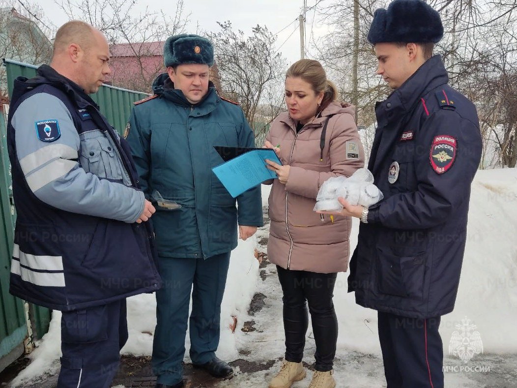 В Луховицах выдали автономные пожарные извещатели многодетным семьям